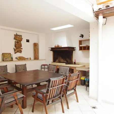 In Mit Terrasse, Grill Und Garten Pula