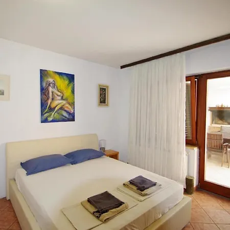 Apartment In Mit Terrasse, Grill Und Garten *