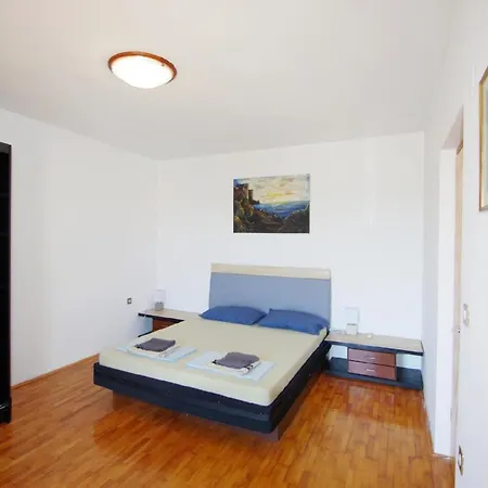 Apartment In Mit Terrasse, Grill Und Garten
