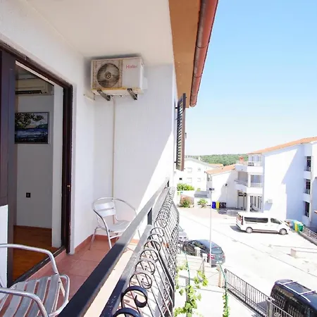 Apartment In Mit Terrasse, Grill Und Garten