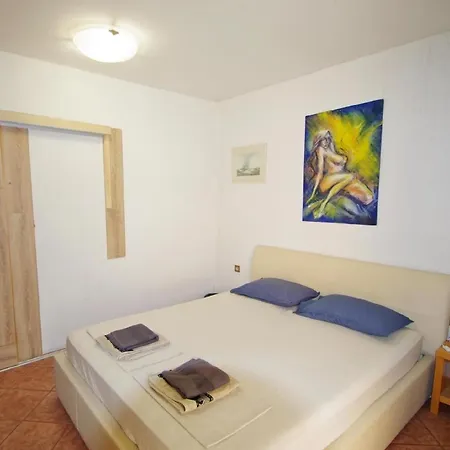 Apartment In Mit Terrasse, Grill Und Garten